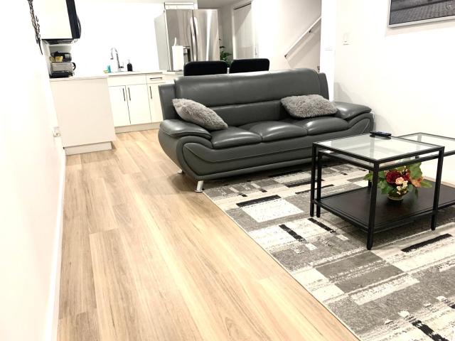 Royal Oak - 2 bedroom suite plus in-suite kitchen and laundry
