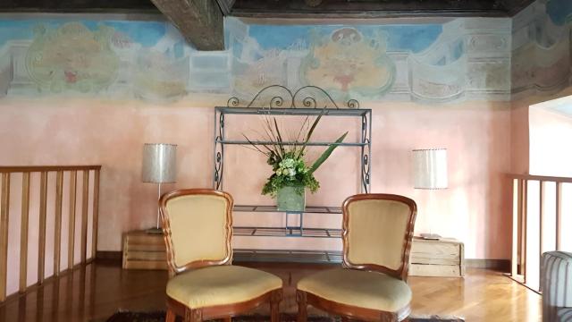 Elegante Dimora d' Epoca dal Fascino Retrò
