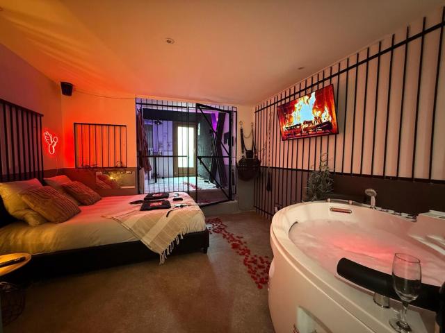 Love Room Prison & Balnéo La Suite Interdite