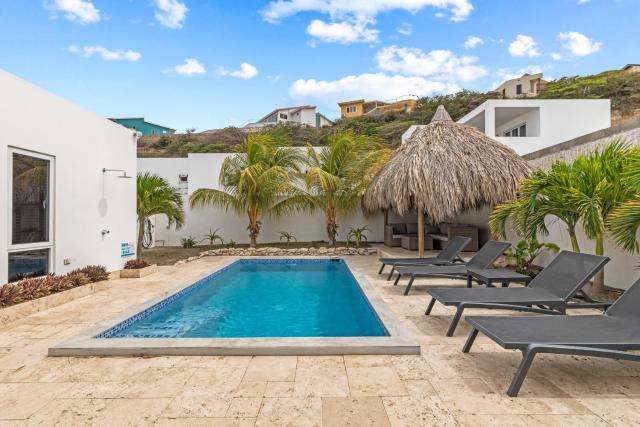 Villa Vredenberg - Modern Private Villa with Pool in Gated Resort
