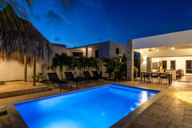 Villa Vredenberg - Modern Private Villa with Pool in Gated Resort