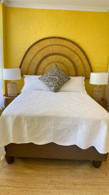 Sunlight and Seabreeze Bay Apartment