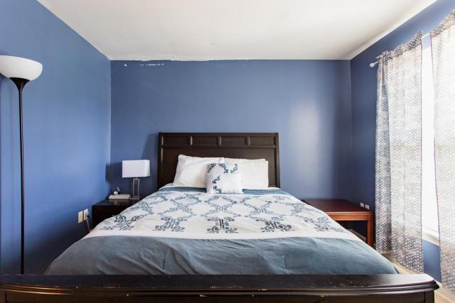 TripH - townhouse, EV charger, off street parking