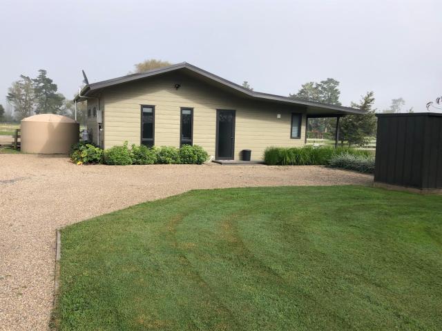 Country Cottage Centrally Located