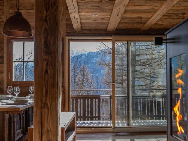 Chalet with fireplace and sauna