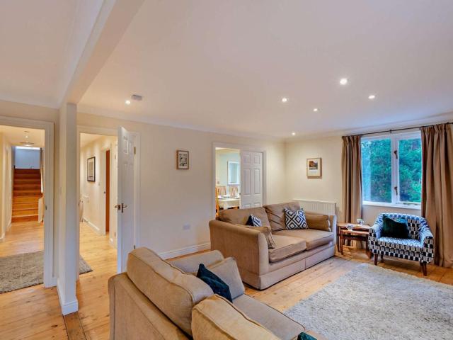 5 Bed in Grange-over-sands oc-sz593