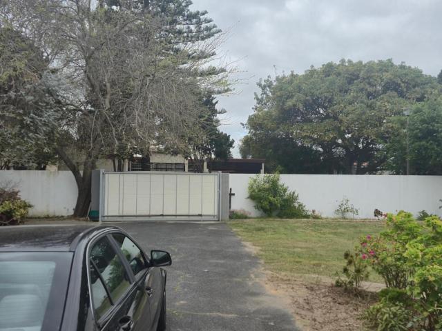 Lyronne Guest house, Shuttle and Tours