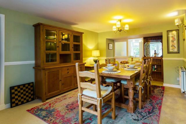 Cosy 4-Bed Cottage in Kirk Yetholm by MCPI Hosting, Perfect for Families & Holidaymakers