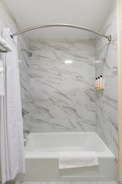 The Prime Suites, Vallejo - Napa Valley and Six Flags Discovery Kingdom