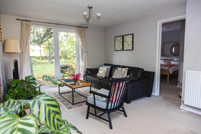 Spacious Private Annex near Ashford
