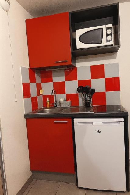 Pleasant, cozy studio with pool 2 mins from Montpellier