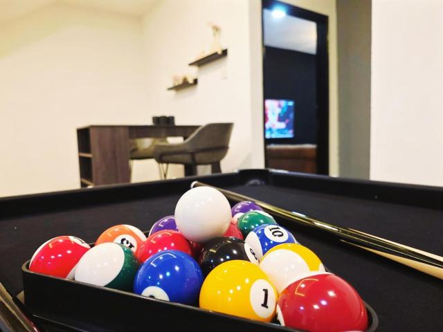 6-12pax KTV Homestay near Toppen Ikea KTV Family Room TV Game Pool Table Kid Pool Mahjong BBQ
