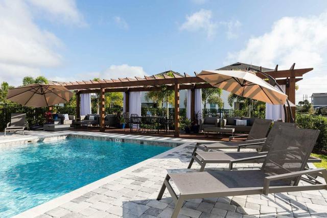 Luxury 9Bed W Pool Movie Gaming Next to Disney