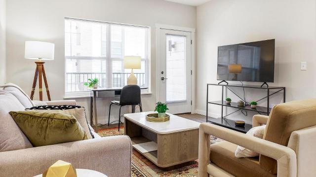 Landing Beautiful 1BD Clubhouse Pool