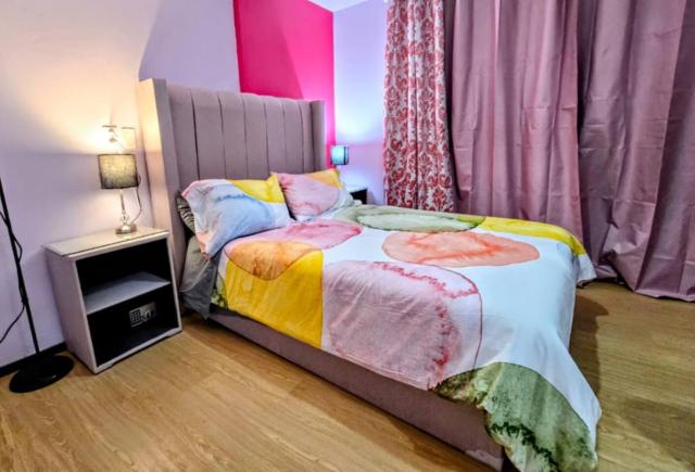 Suite Rosa familiar para hasta 6 huéspedes Amplia, céntrica, con cocineta y baño privado