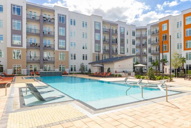 Riviere Apartments King Bed Suite & Pool & Gym & Pet Friendly & Near Epic Universe