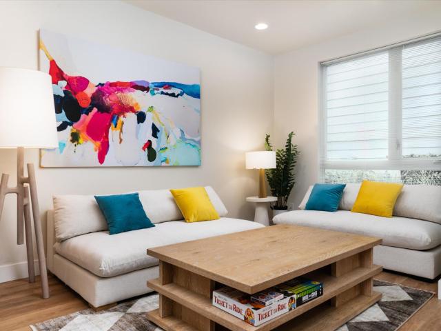 Lux Townhome With Parking and Rooftop Putting Green