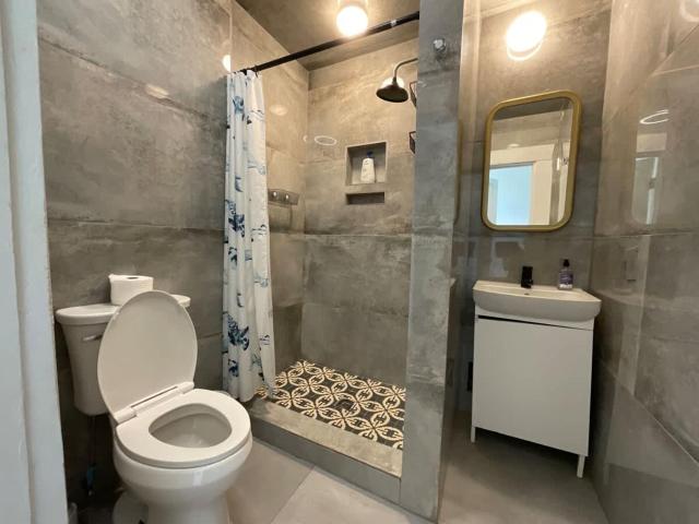 HUGE 2BR, Easy World Cup Access, Walkable to Restaurants & Bars