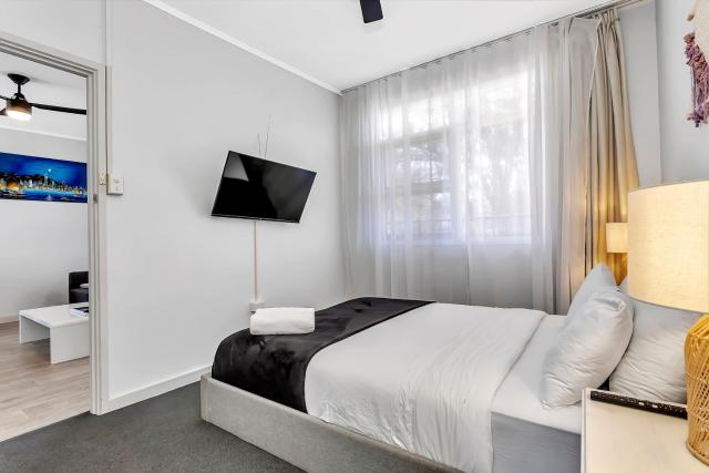 Walk to Beach And Cafes Near City And Airport