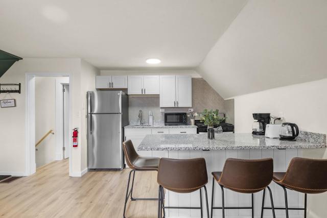 Squirrel Hill Modern Haven 1BR with Private Parking