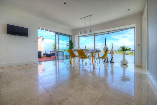 Tur an Tsaile - Galway Lakeside Apartments