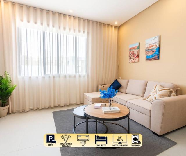 Boho Chic Apartment - Walk to Beach, Rooftop, Workspace, Free Parking & AC
