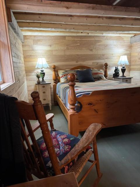 Allen Falls Private Woodland Cabin on 30 acres