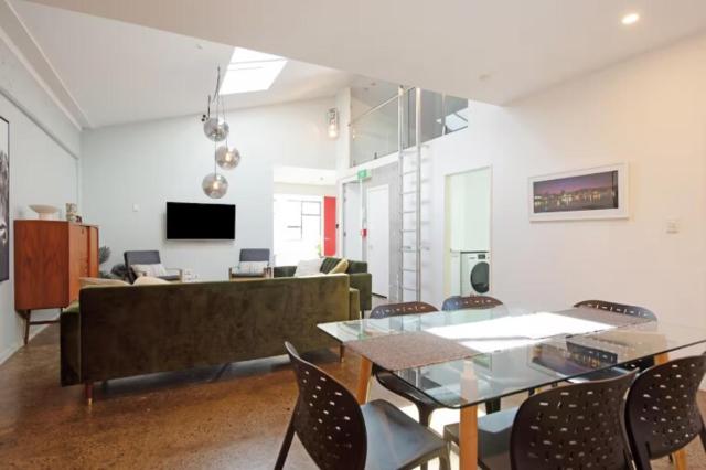 The Loft on Haining incl carpark