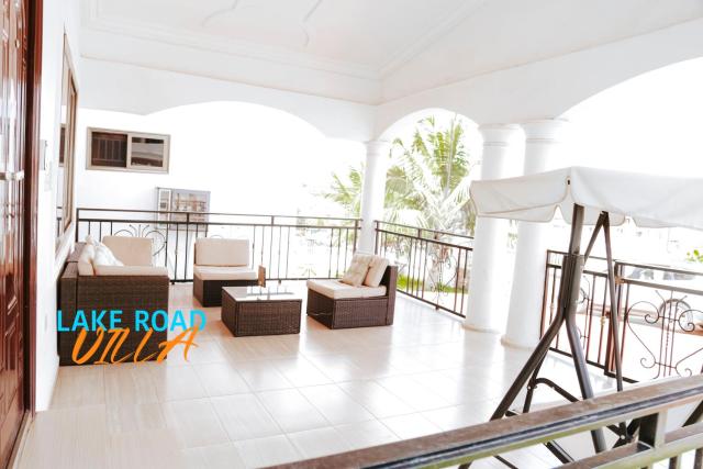 Lake Road Villa - Solar Power & Starlink Internet