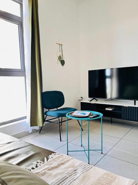 Apt with Pool & Gym, Near Amenities & Beach - GBHC8