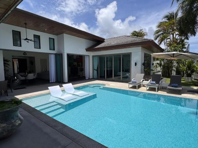 Vic's Villa at Baan Mandala -Pool Villa A- Walk to Bangtao Beach, Supermarkets and Restaurants