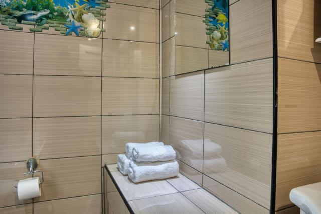 3 Bedrooms Sleeps 7 Free Parking