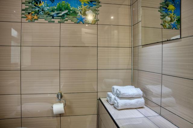 3 Bedrooms Sleeps 7 Free Parking