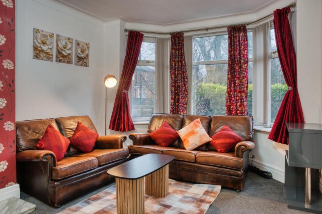 3 Bedrooms Sleeps 7 Free Parking
