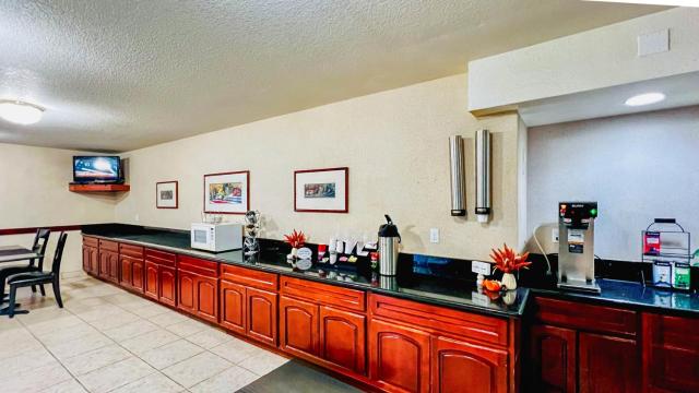 Studio 6 Suites Portland OR I-5 OHSU