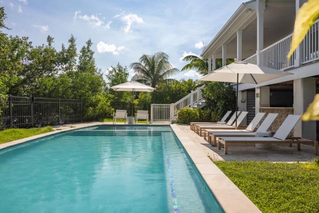 Evershore House -Pool, Parking, Dock!
