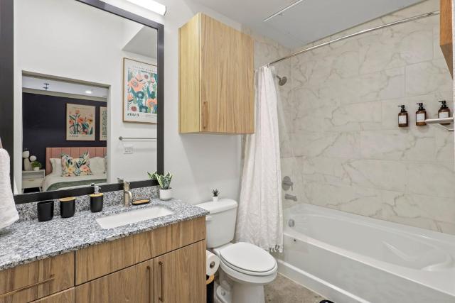Loft| Near Medical City & Galleria |Pool| King Bed