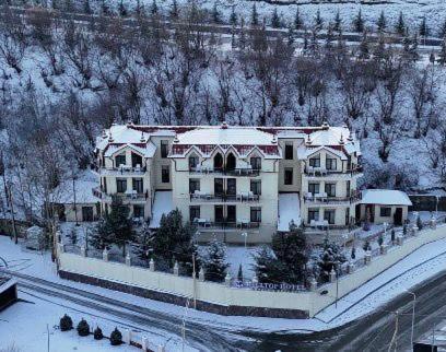 Hilltop Hotel Gusar