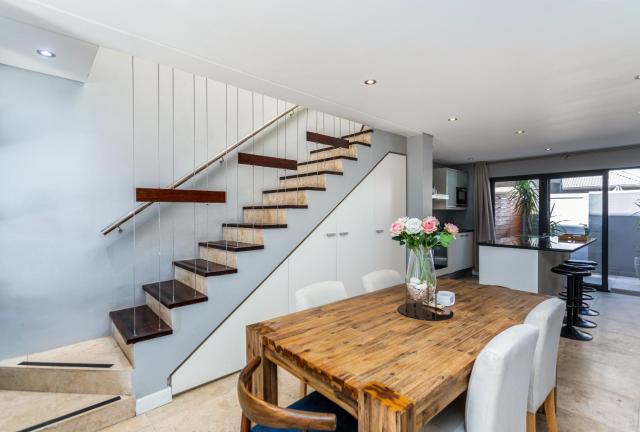 Trendy 2BR Duplex De Waterkant by CTHA