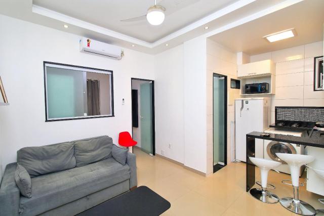 Apartamento para até 5 hóspedes na quadra da praia em Copacabana U051