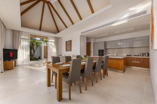 Modern 3BR Villa Kaimana with Private Pool