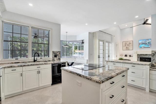 6BR Elegant Hollywood Lakes Mansion with Private Pool & Spa