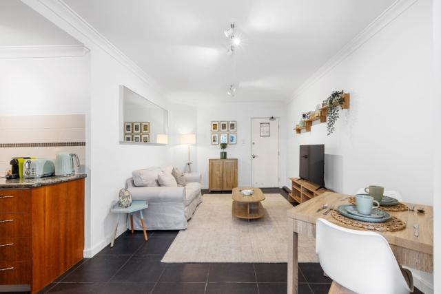 CBD Edge 1BR on Mounts Bay Road