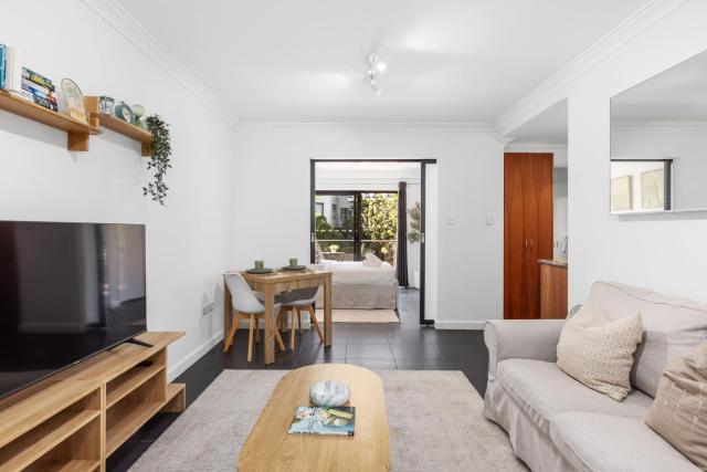 CBD Edge 1BR on Mounts Bay Road