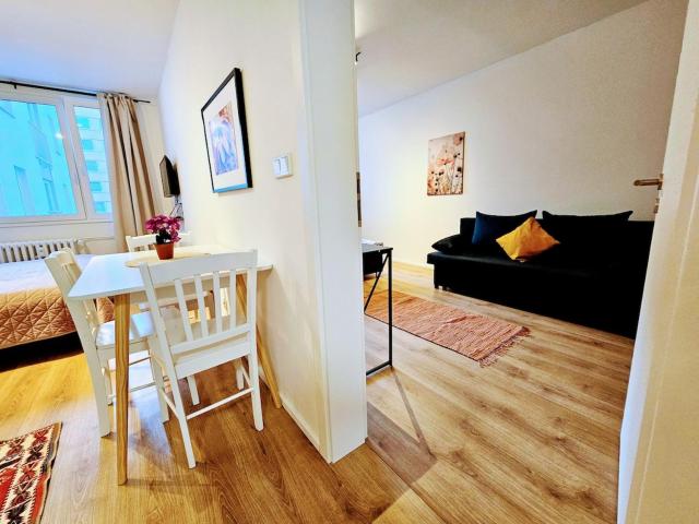 SUPERIOR PRAGUE 2BR APARTMENT for Business & Leisure, Private Garden, Free Parking & Gym, by LIVE-INN 1