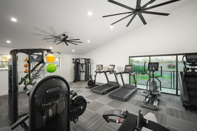 Prime Location Pool Gym Balcony Parking Washer and Dryer