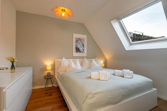 Vertical Suite Modern 3 Bedroom Apartment near Central Station