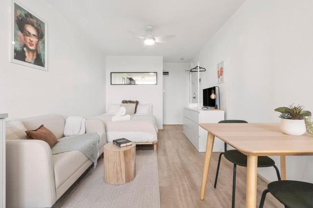 Chic City Studio with Rooftop Pool