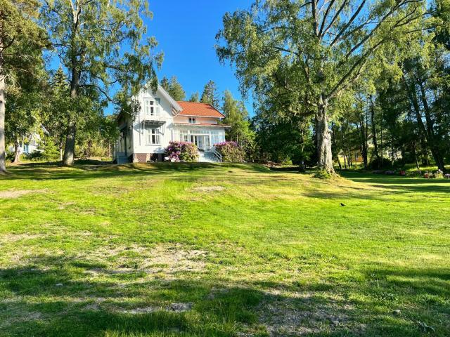 Charming Swiss-Style Cabin On Hankø