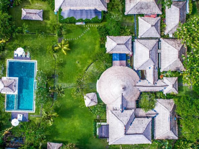 Istana Semer - Balinese Style Private Event Villa, with Large Pool, Gardens and Cook - Near to Canggu & Seminyak